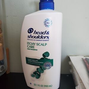 Head & Shoulders Itchy Scalp Care Shampoo - Blue and White